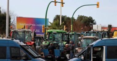 Fermerët sërish në protestë, vërshojnë më traktorë në qendër të Madrid