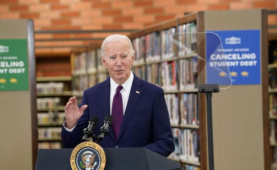 Biden anulon 153 mijë kredi studentore: Më tepër amerikanë se ç’duhet