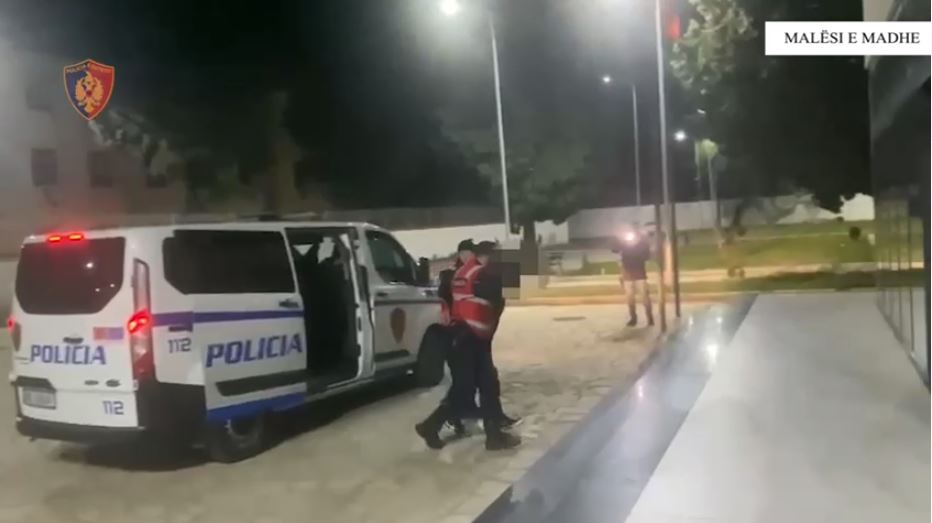 VIDEO/ Pjesë e një grupi kriminal, arrestohet 31 vjeçari në Shkodër. Trafikoi drejt Italisë sasi të mëdha kanabisi dhe kokaine