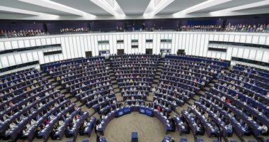 Parlamenti Europian i shqetësuar për kërcënimet serioze ndaj vlerave të BE-së në Greqi