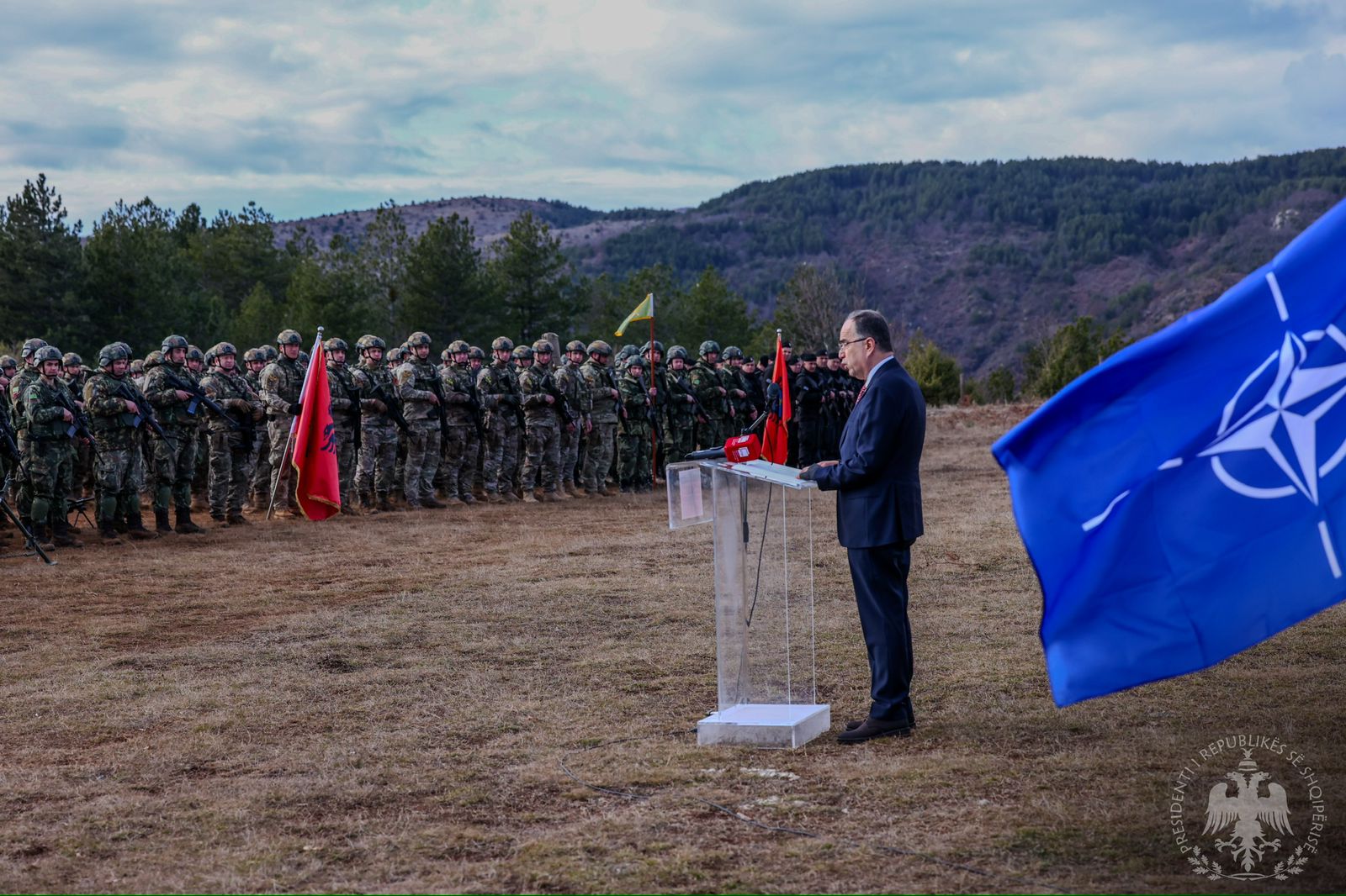 “Mbrojtja e Qëndrueshme”/ Presidenti Begaj në stërvitjen e FA: Roli juaj për Shqipërinë jo vetëm jetik, por dhe strategjik