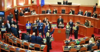 Miratohen bastet sportive online/ Maxhoranca bën 72 vota pro, abstenojnë Xhafaj e Braçe