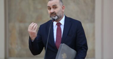 Ku do t’i gjeni votat për amnistinë penale? Përgjigjet ministri Manja