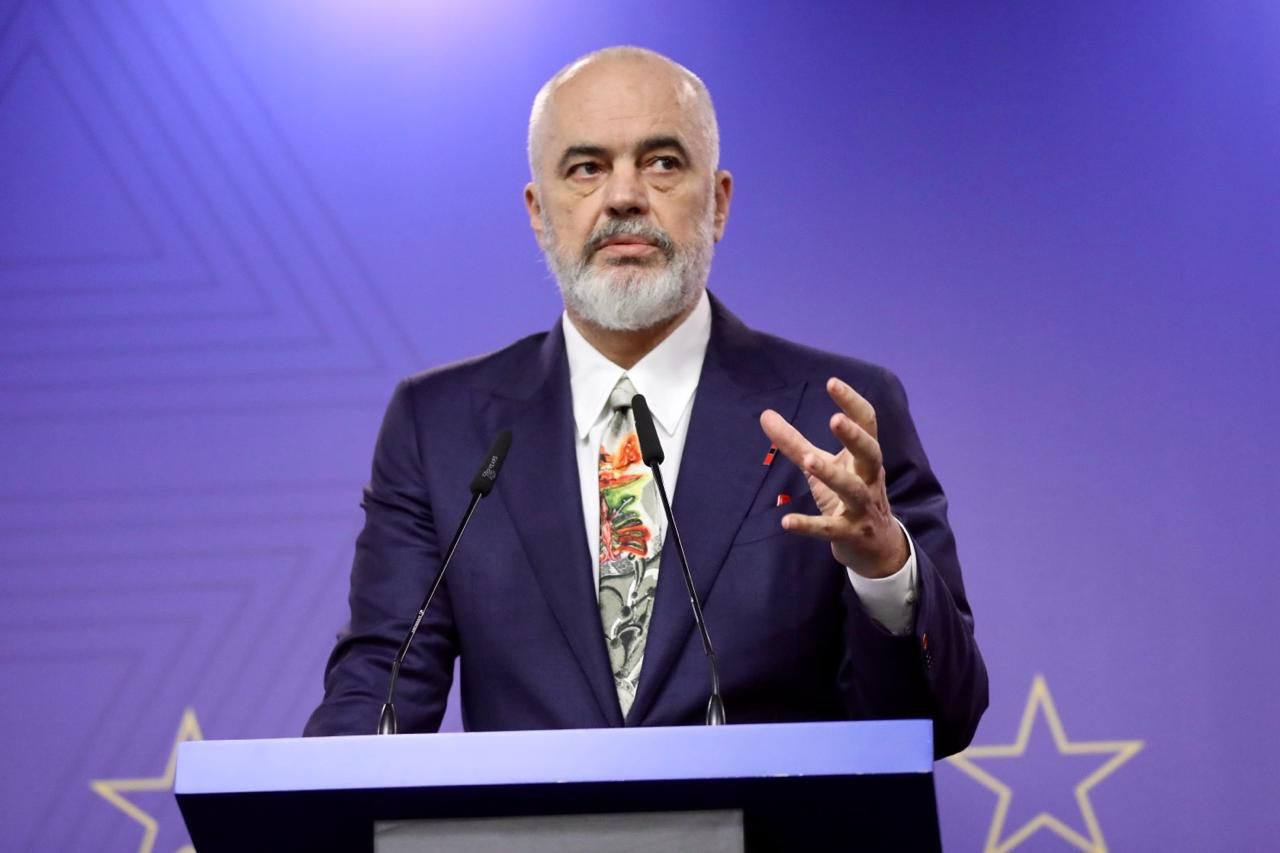 “Do prodhojmë armë”, Rama: Të gjithë i thamë “po” Ukrainës, armë për vete dhe të tjerë