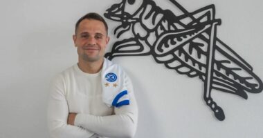 Aventura vazhdon, Abrashi rinovon me klubin zvicerian