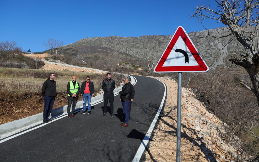 Ndërtohet rruga e re që lidh fshatin Shëngjin me qendrën e fshatit Shën Mëri/ Veliaj: Të kapim kohën e humbur në këto 30 vite