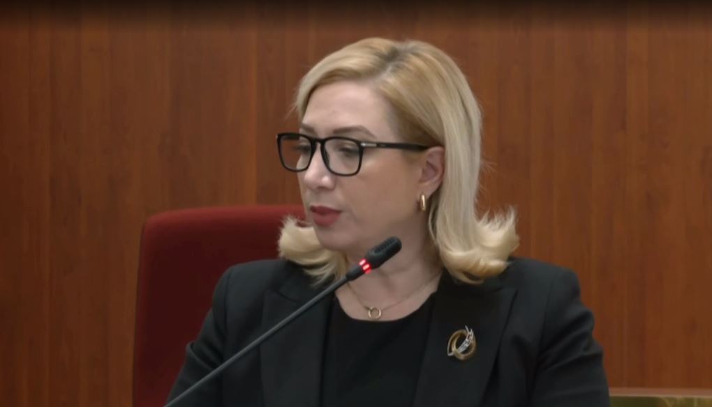 Vota e diasporës dhe listat e hapura/ Holta Zaçaj mesazh politikës: Zbatimi i vendimeve të Gjykatës Kushtetuese është rruga e duhur