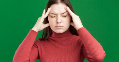 Ky faktor rrit në mënyrë drastike shanset për një migrenë