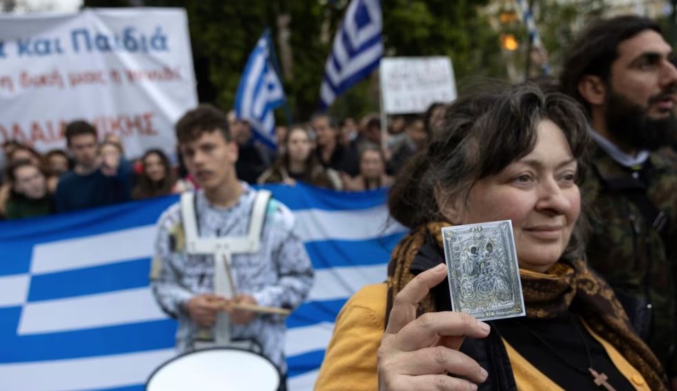 Parlamenti grek shqyrton projektligjin për martesat e së njëjtës gjini