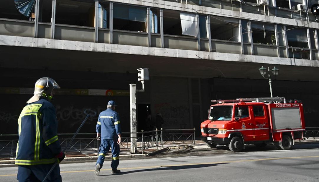 Shpërthen bomba në qendër të Athinës, objektiv ishte Ministria e Punës