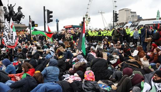 Protesta pro Palestinës, aktivistët bllokojnë urën ikonike të Londrës