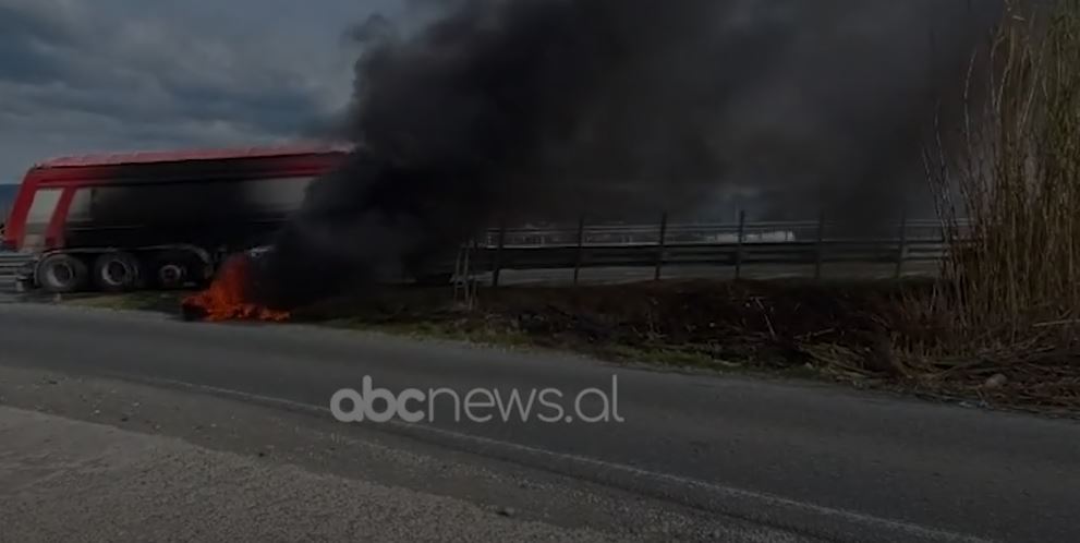 VIDEO/ Përfshihet nga flakët kamioni në autostradën Milot-Thumanë, shpëton mrekullisht shoferi