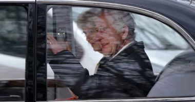 Del fotoja e parë e Mbretit Karli III, pasi u diagnostifikua me kancer