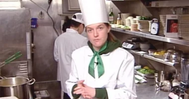 Ky restorant i ri ka 10 rregulla për klientët/ Mos puthni kuzhinieren pa pëlqimin e saj