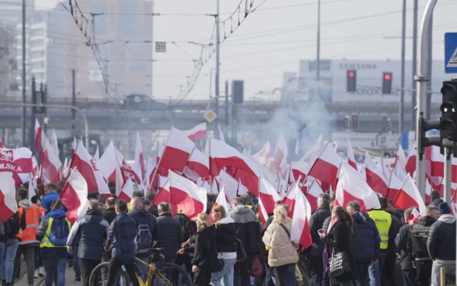 Protesta në Poloni/ Fermerët bëjnë thirrje kundër politikave të BE-së