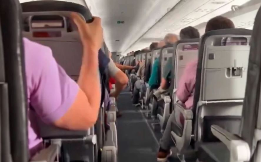 Panik në ajër, turbulencat intensive shkaktojnë kaos në avion