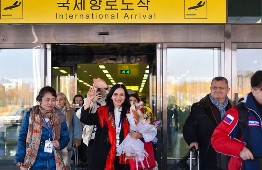 FOTO/ Turistët rusë të parët që vizitojnë Korenë e Veriut që nga pandemia