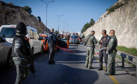 Sulm terrorist në Jeruzalem/ Qëllohen me armë makinat në autostradë, 1 i vdekur, 8 të plagosur