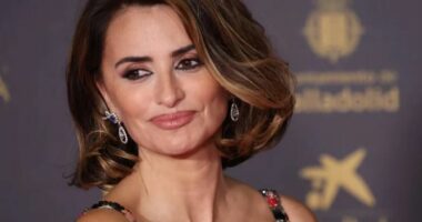 Penelope Cruz shfaqet me një fustan të rrallë, u deshën 1260 orë që të krijohej