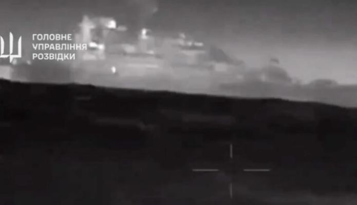 VIDEO/ Dronët ukrainas shkatërrojnë një anije ruse në Krime