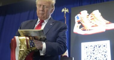 Trump prezantoi linjën e tij të atleteve, CEO rus paguan 9000 dollarë për një palë