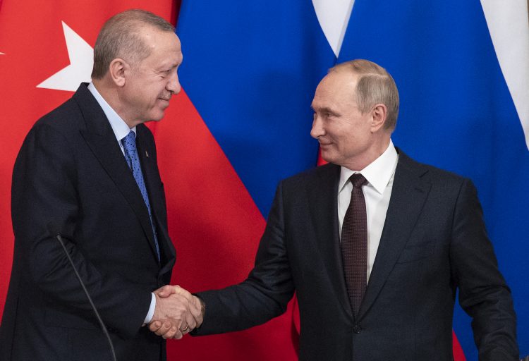 Kremlini njofton vizitën e Putinit në Turqi