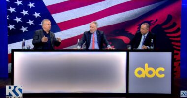 Blinken injoron &ldquo;krer&euml;t&rdquo; e opozit&euml;s/ Hoti p&euml;r Berish&euml;n dhe Bash&euml;n: Cik&euml;l i mbyllur