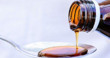 68 fëmijë në Uzbekistan ndërruan jetë për shkak të shurupit të kollës, shpallen fajtorë 23 persona