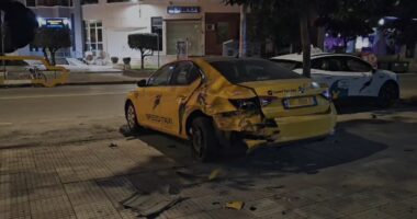Automjeti përplaset me taksinë e parkuar në Shkodër
