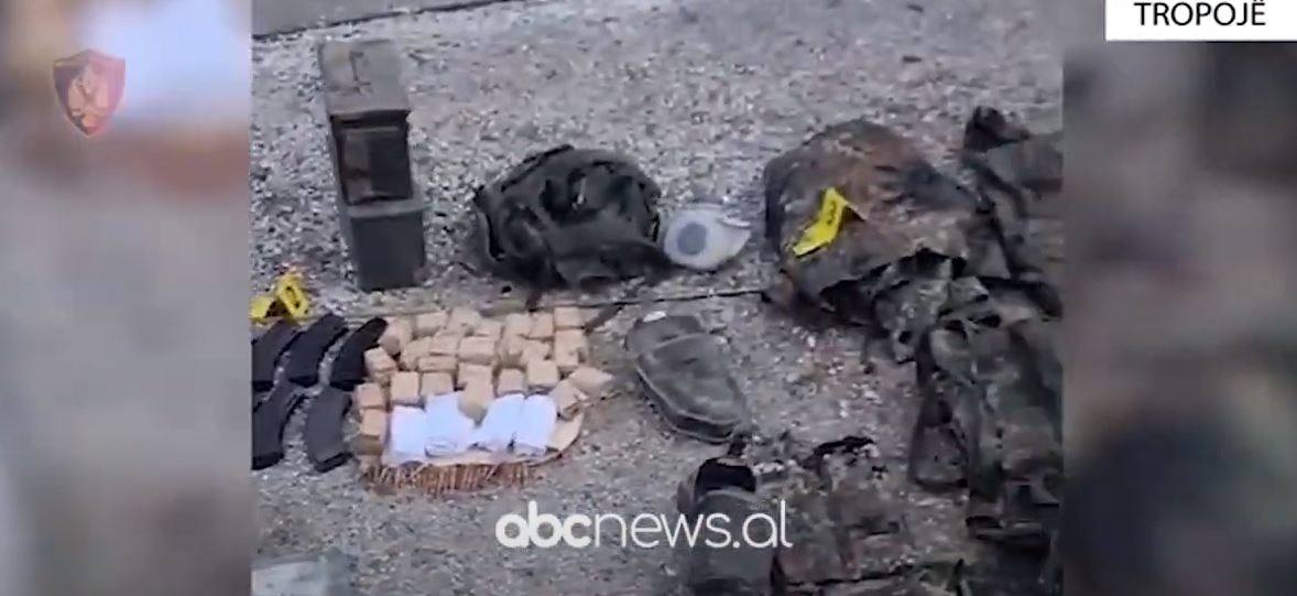 Tropojë/ Plagosi me thikë fqinjin, policia shkon për ta arrestuar dhe i gjen në shtëpi 3 armë zjarri e mbi 2 mijë fishekë