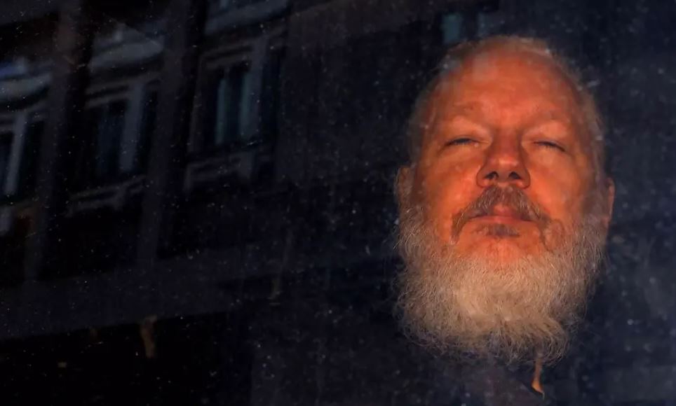 Sot gjyqi kundër ekstradimit të Assange, mungon në gjykatë për shkak të gjendjes së keqe shëndetësore