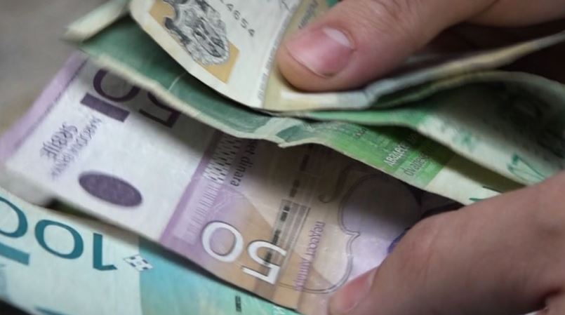 Kosovo postpones Serbian dinar ban amid international pressure