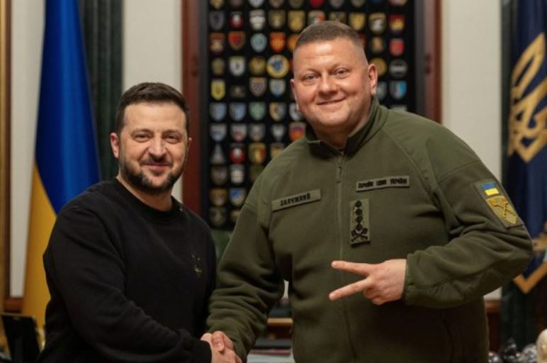 Zelensky shkarkon shefin e ushtrisë së Ukrainës