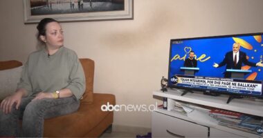 Ukrainasit e Tiranës/ Refugjatë lufte, për ta Zelensky mbetet njeriu që po i mbron nga Putin