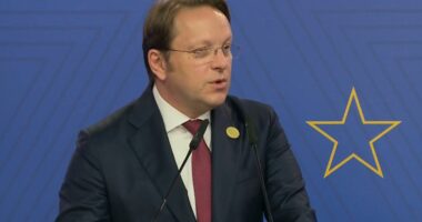 Nga korsitë e gjelbra te interneti falas, Varhelyi zbardh temat e diskutuara në Samit: Për vitin tjetër presim ide nga rajoni