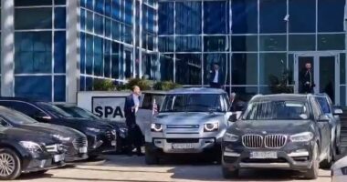 VIDEO/ Ambasadori britanik, Alastair King-Smith takohet me prokurorët e SPAK