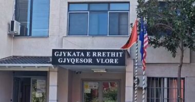 Iu gjet depo arm&euml;sh n&euml; dyqan, lihet n&euml; burg 31-vje&ccedil;ari n&euml; Vlor&euml;