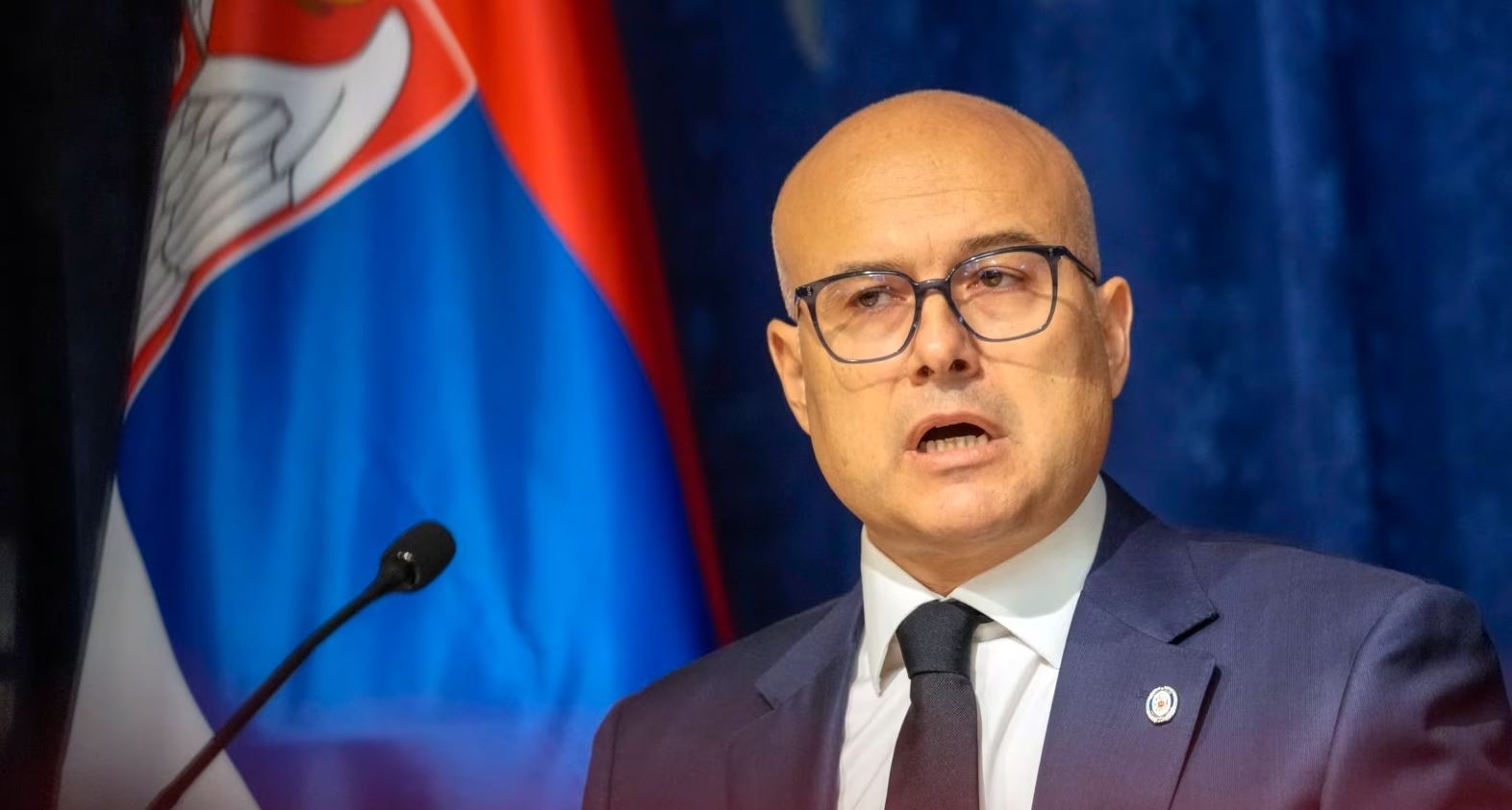 Ministri serb i Mbrojtjes: Na pret luftë diplomatike për dinarin