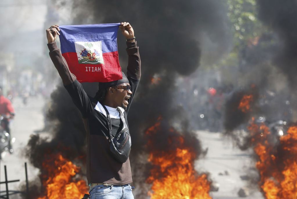 Bandat liruan rreth 4,000 të burgosur, Haiti shpall gjendjen e jashtëzakonshme