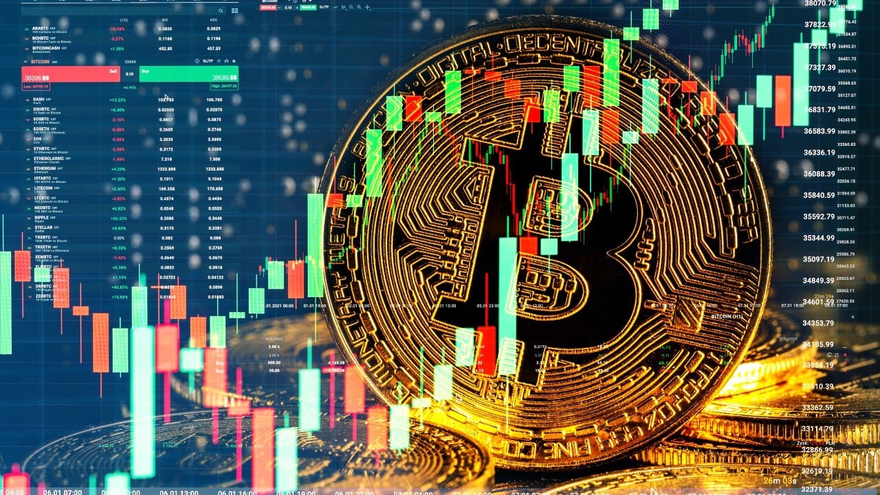 Bitcoin drejt rekordeve të reja/ Arrin në 65 mijë dollarë, niveli më i lartë në dy vite