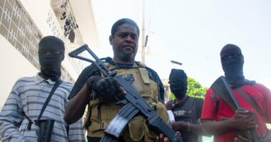 Dhuna dhe kaosi në Haiti, kërcënon kreu i një bande: Nëse kryeministri s’jep dorëheqjen, do të ketë ‘gjenocid’