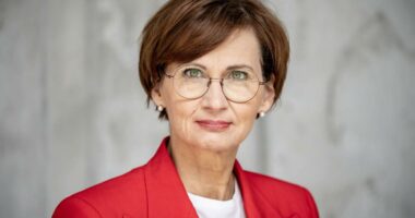 Ministrja gjermane e Arsimit: Shkollat duhet t’i përgatisin nxënësit për luftë