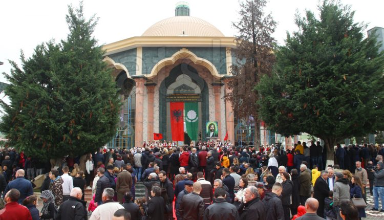 Rama uron besimtarët: Gëzuar festën e Sulltan Nevruzit!