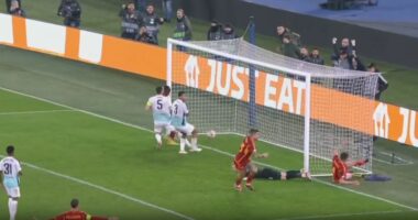 VIDEO/ Vjen edhe goli i tretë, Roma “mbyll” llogaritë me Brighton