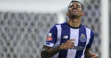 Në kërkim të një anësori, “Zonja e Vjetër” për “pazar” në Portugali