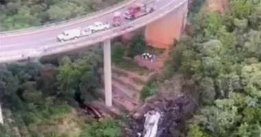 Aksidentohet autobusi me pelegrinë në Afrikën e Jugut, 45 të vdekur, shpëton vetëm një vajzë 8 vjeçare