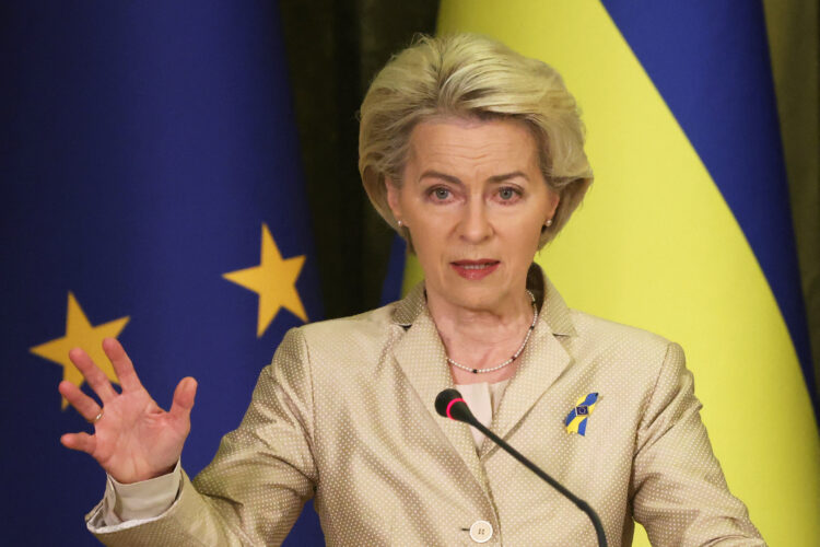 Von der Leyen inspekton situatën e sigurisë në kufirin Finlandë-Rusi