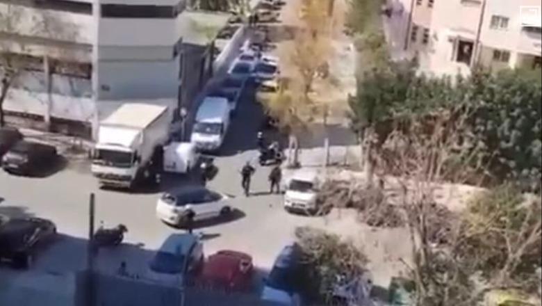 VIDEO/ Me drogë në makinë, 26 vjeçari shqiptar tenton të arratiset, policia greke i qëllon gomat