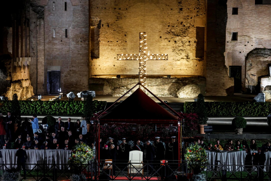 Romë, Papa Françesku nuk merr pjesë në ceremoninë “Udha e Kryqit”