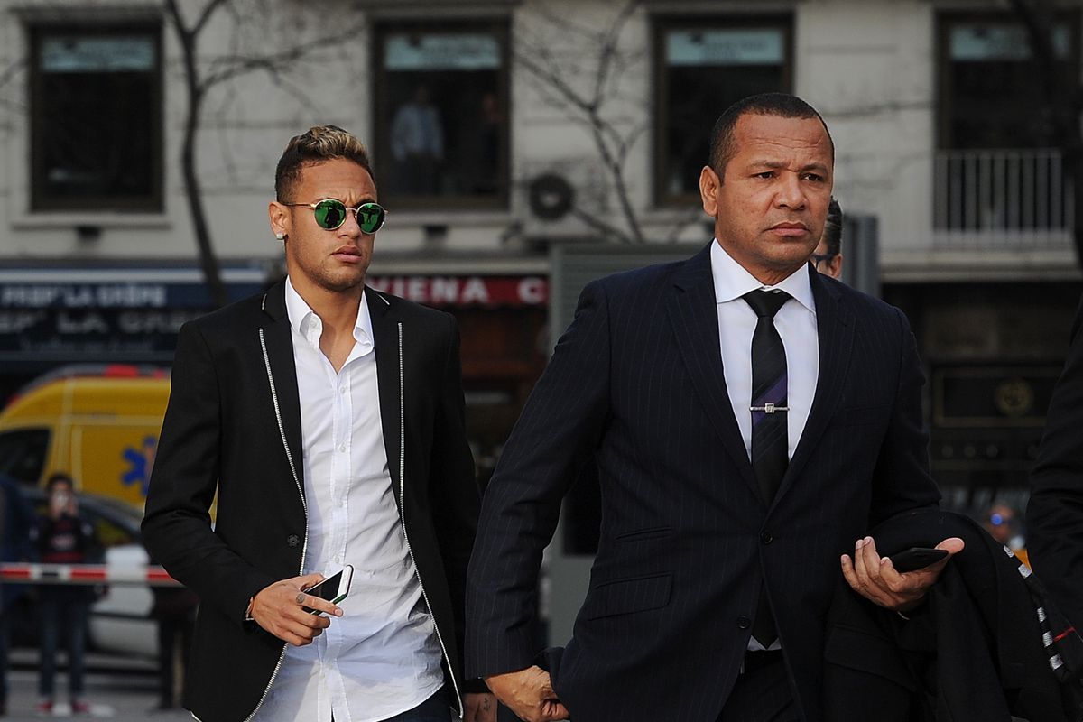 Babai i Neymar “braktis” Dani Alves: Ka spekulime për një çështje që nuk më takon mua, shpresoj që ai t’i gjejë paratë